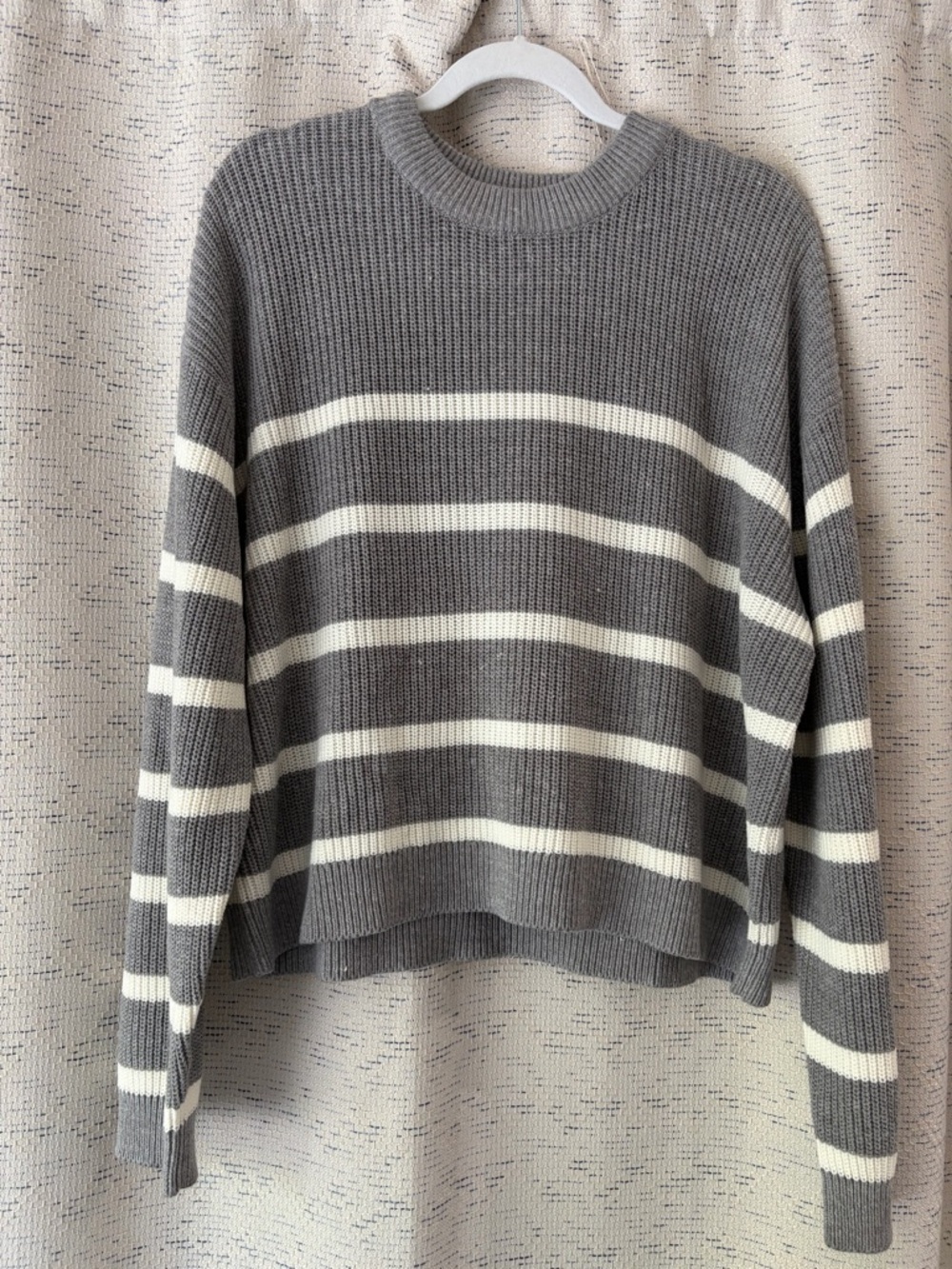 H&M Gray and White Striped Crewneck Sweater NWT - Picture 3 of 8